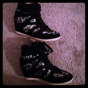 High heeled tennis shoes black and white