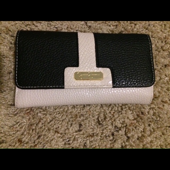 Jessica Simpson wallet