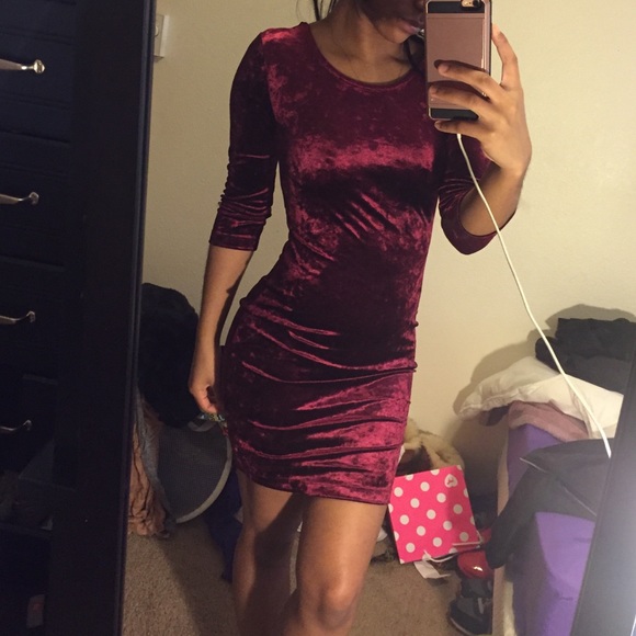 Forever 21 Dresses & Skirts - MIDI fitted velvet dress
