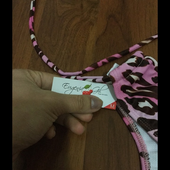 Bikini - Picture 2 of 2