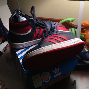 Fresh youth size adidas. Cute boys shoes