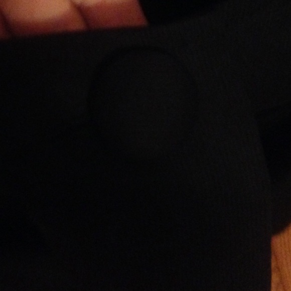 Express black cap with oversize button - Picture 2 of 4
