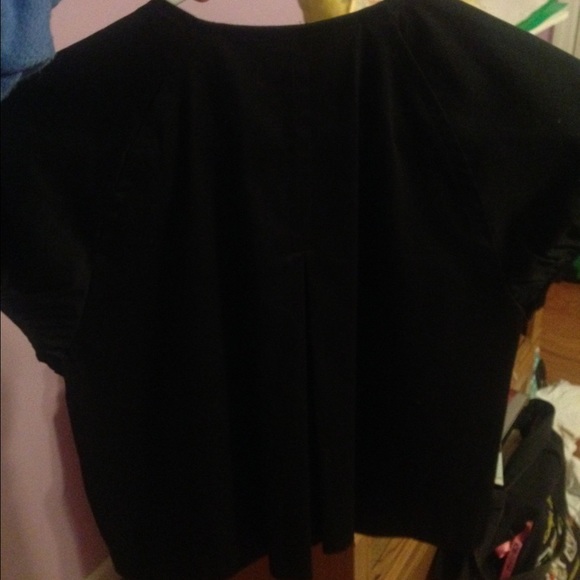 Express black cap with oversize button - Picture 3 of 4