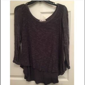 Grey flowy quarter sleeve shirt