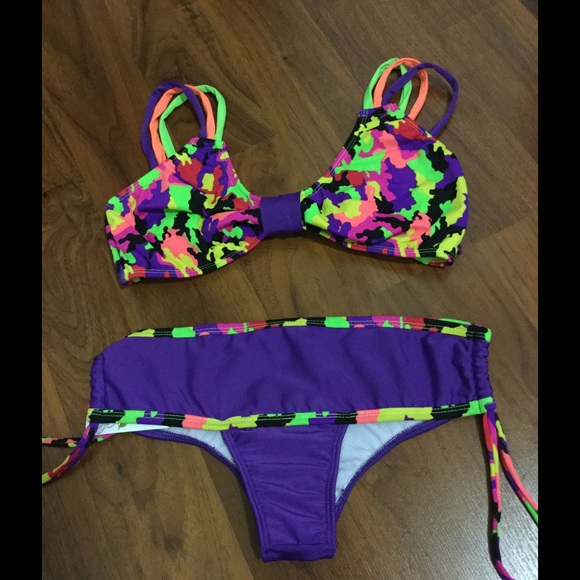 Colorful bikini - Picture 1 of 2
