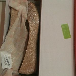 Beautiful gold flats never worn