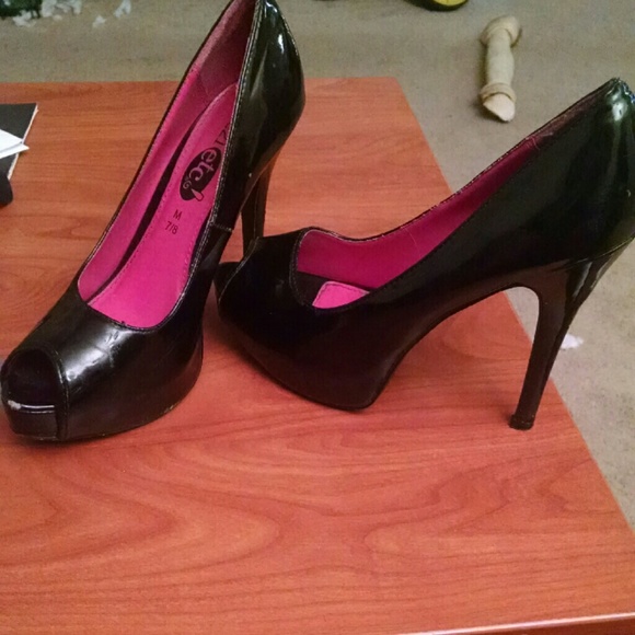 Rue 21 black heels