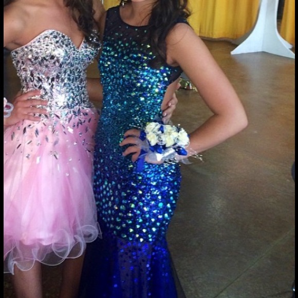 Prom dress - Picture 2 of 4