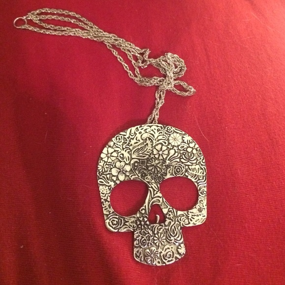 Skull neck less