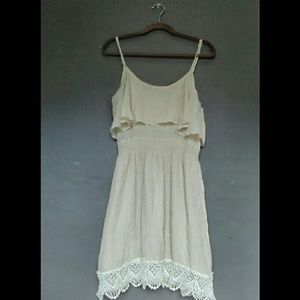 2B Bebe ivory dress with lace accent trim
