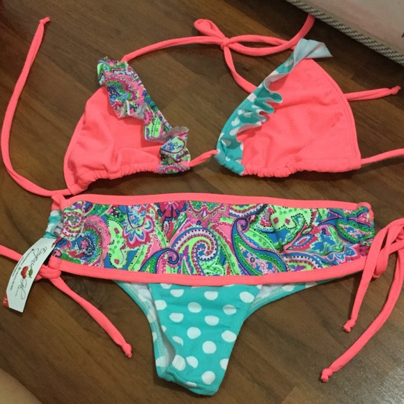 Bikini - Picture 1 of 1