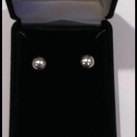 ⚪️ NWOT 8mm Sterling Ball Stud Earrings - Picture 2 of 5