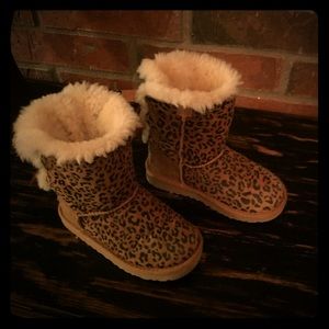 UGG Bailey Bow - toddler size 10