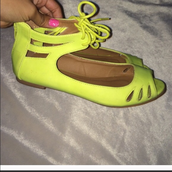 Neon yellow (re-posh)