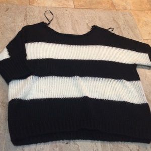 Short sleeve sweater