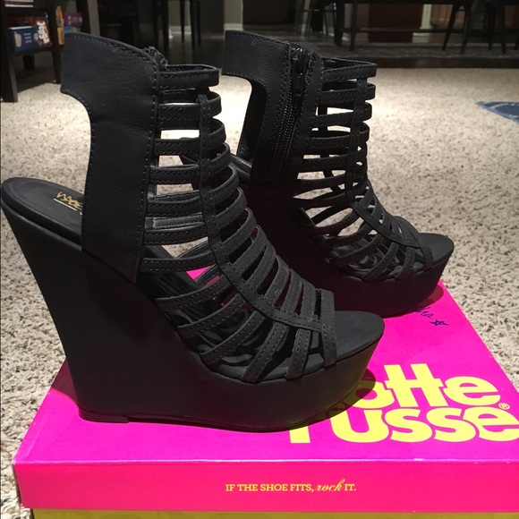 💁🏽 Caged Wedges 💁🏽