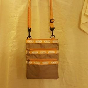 Crossbody bag have have small problem (final sale)