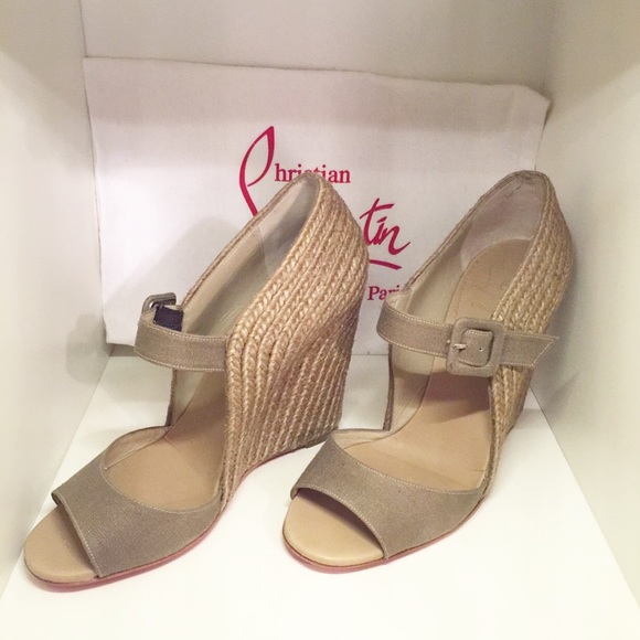 AUTHENTIC Christian Louboutin Panier Taupe
