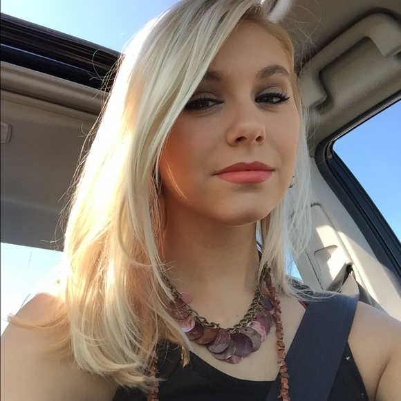 Meet your Posher, Rachelle - Picture 2 of 4