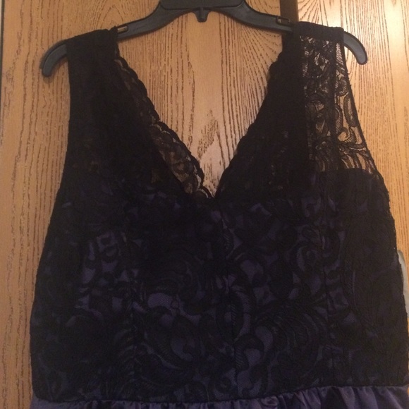 🎉🎉host pick🎉🎉Beautiful lace and satin dress - Picture 4 of 4