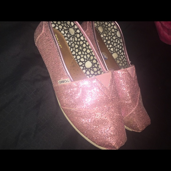sparkly pink toms