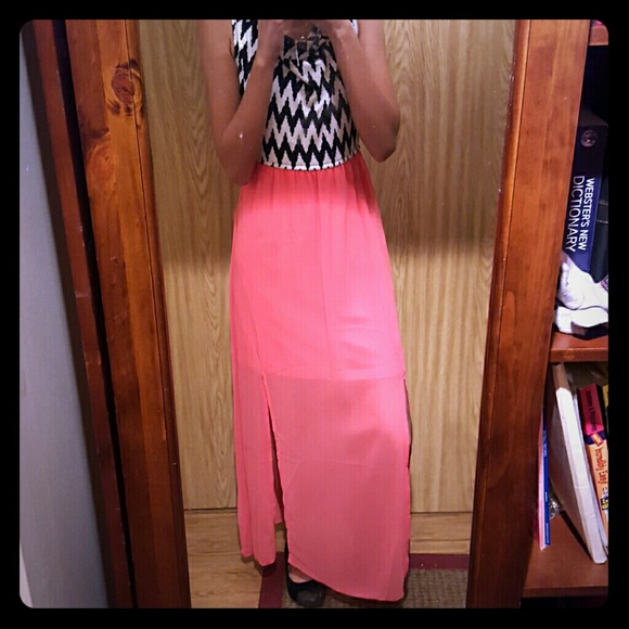 Scoop neck dress