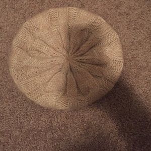 Beret hat with glitter woven inside