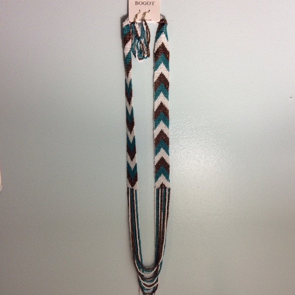 Necklace and earring set