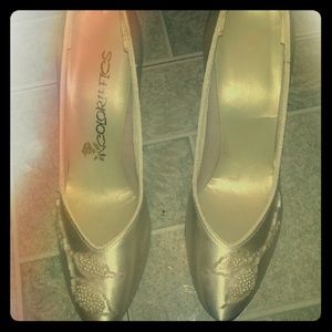 Dyeable white satin decorated wedding dress pumps