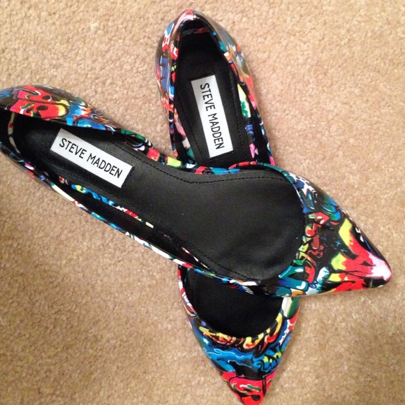 Steve Madden Elusiong Graffiti Slip on Shoes Flats