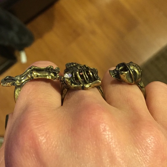 Skull ring - Picture 2 of 2
