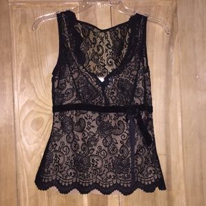 Sleeveless lace overlay top w/ velour ribbon.