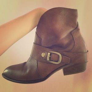 Leather bootie