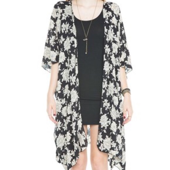 Brandy Melville Jackets & Blazers - Brandy Melville black white floral kimono