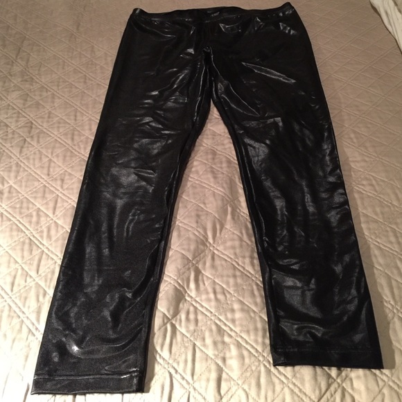 HUE Pleather leggings