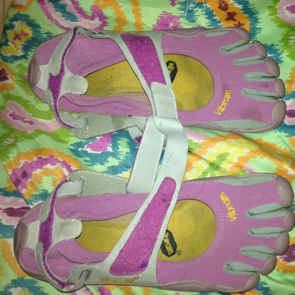 Vibram toe shoes