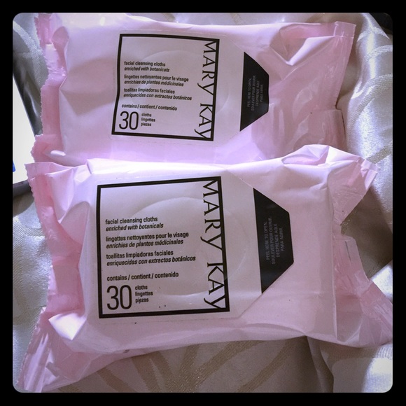 Facial cleansing cloths