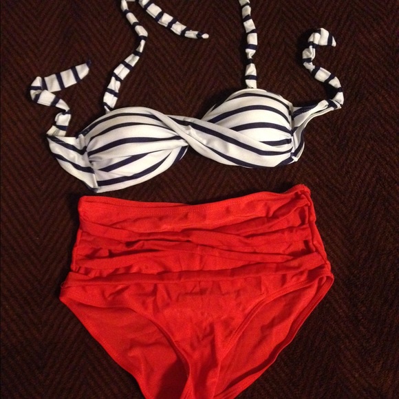 Never worn bikini set. Size 34B, small - Picture 2 of 3