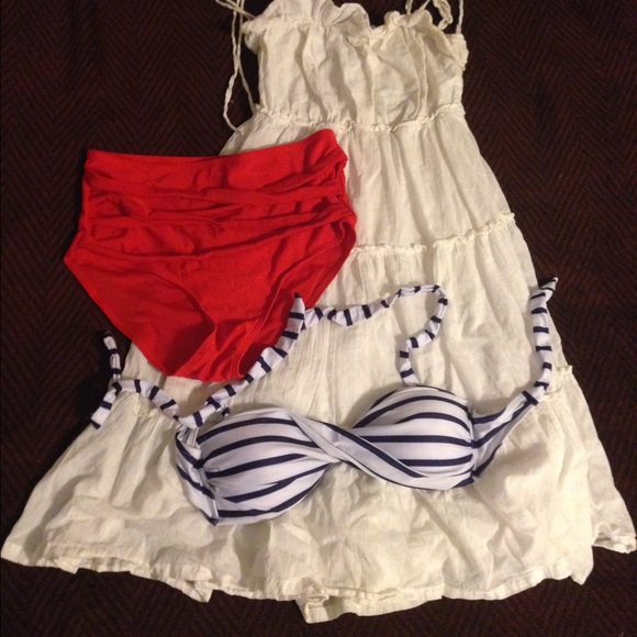 Never worn bikini set. Size 34B, small - Picture 3 of 3