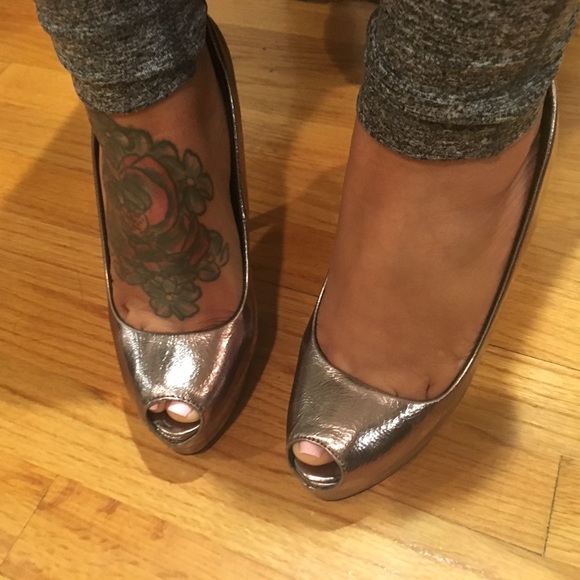 Heels - Picture 3 of 4
