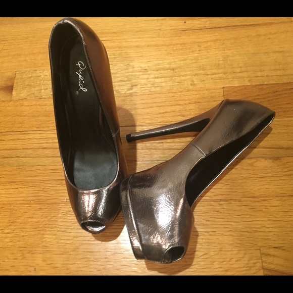 Heels - Picture 4 of 4