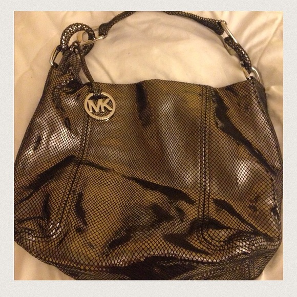 Authentic MK silver hobo purse. Used twice - Picture 4 of 4