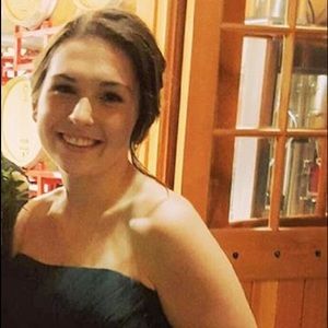 Meet your Posher, Caitlin