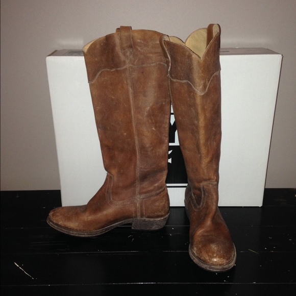 frye carson lug boot