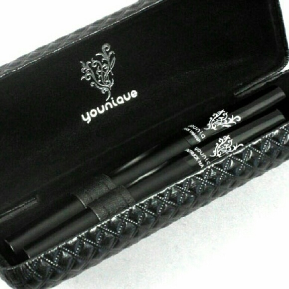 Younique Fiberlash Mascara