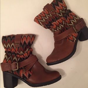 Chevron print ankle boot, size 10