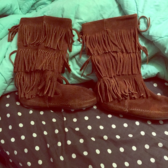 Minnetonka brown fringe boot