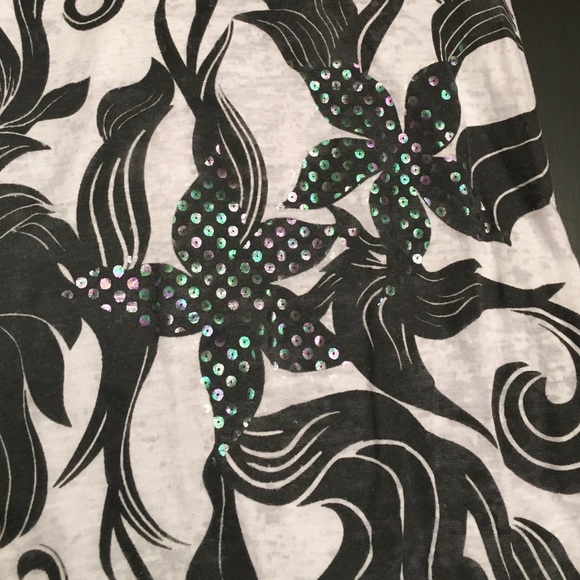 White and black tank top - Picture 2 of 3