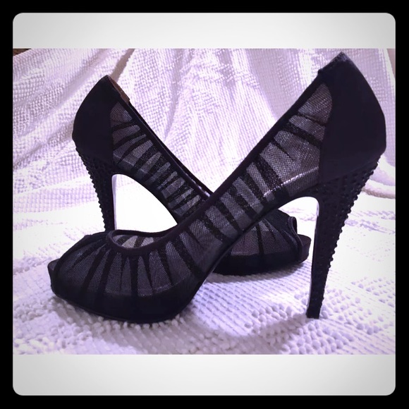 NIB Exquisite Beaded Mesh Stillettos