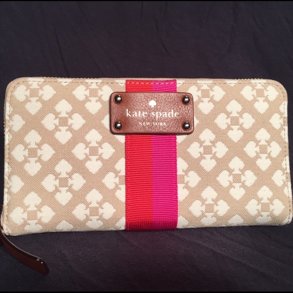 NWT Kate Spade Neda Classic Spade Wallet